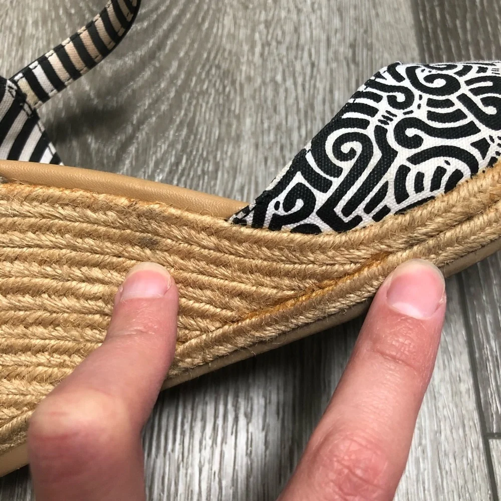 DV8 wedge heels black white 7.5 - Picture 9 of 12